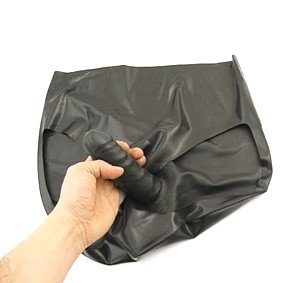 Latexové slipy s análním dildem