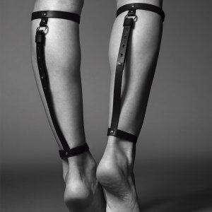 Ozdobné řemínky na nohy MAZE, černé – BDSM postroje a řemínkové prádlo