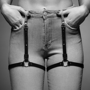 Ozdobné řemínkové podvazky MAZE Shorts Garter, černé – BDSM postroje a řemínkové prádlo