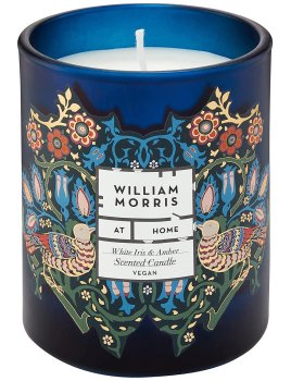 Vonná svíčka William Morris At Home – bílý kosatec a ambra – Vonné svíčky
