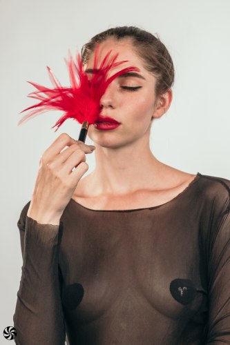 Šimrátko Burlesque Plume Red