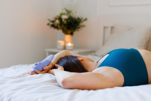 Pulzační a vibrační stimulátor klitorisu Womanizer Enhance