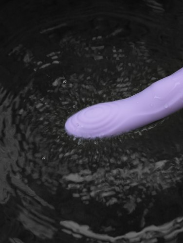 Hřejivý přirážecí vibrátor Svakom Selena